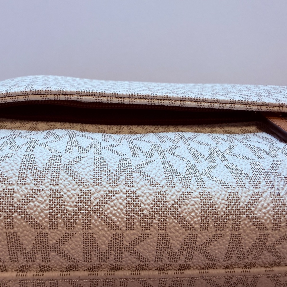 Authentic MICHAEL KORS Large Heritage Logo Weeken… - image 8